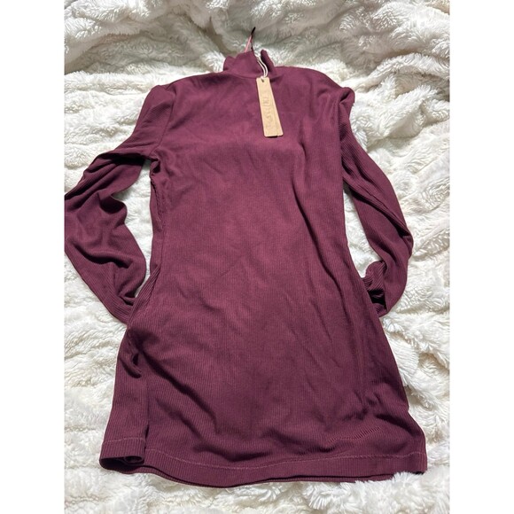 SKIMS Soft Lounge Mock Neck Long Sleeve Top in Bordeaux NWT XS - Picture 7 of 7